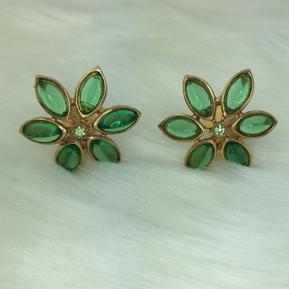 Vintage Signed Marvella Green Flower Earrings - Picture 3 of 7
